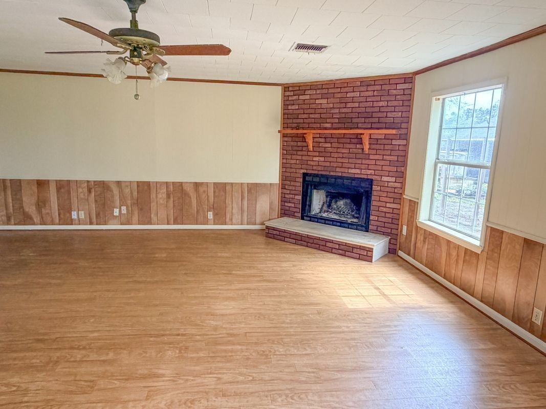 1710 Lewis St - Photo 2 of 12