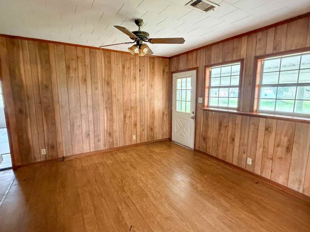 1710 Lewis St - Photo 5 of 12