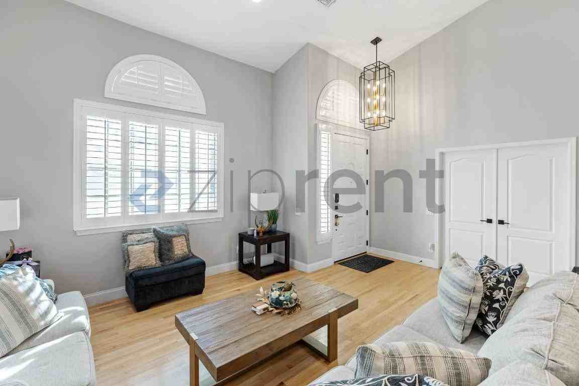 9420 Greenham Cir - Photo 7 of 45