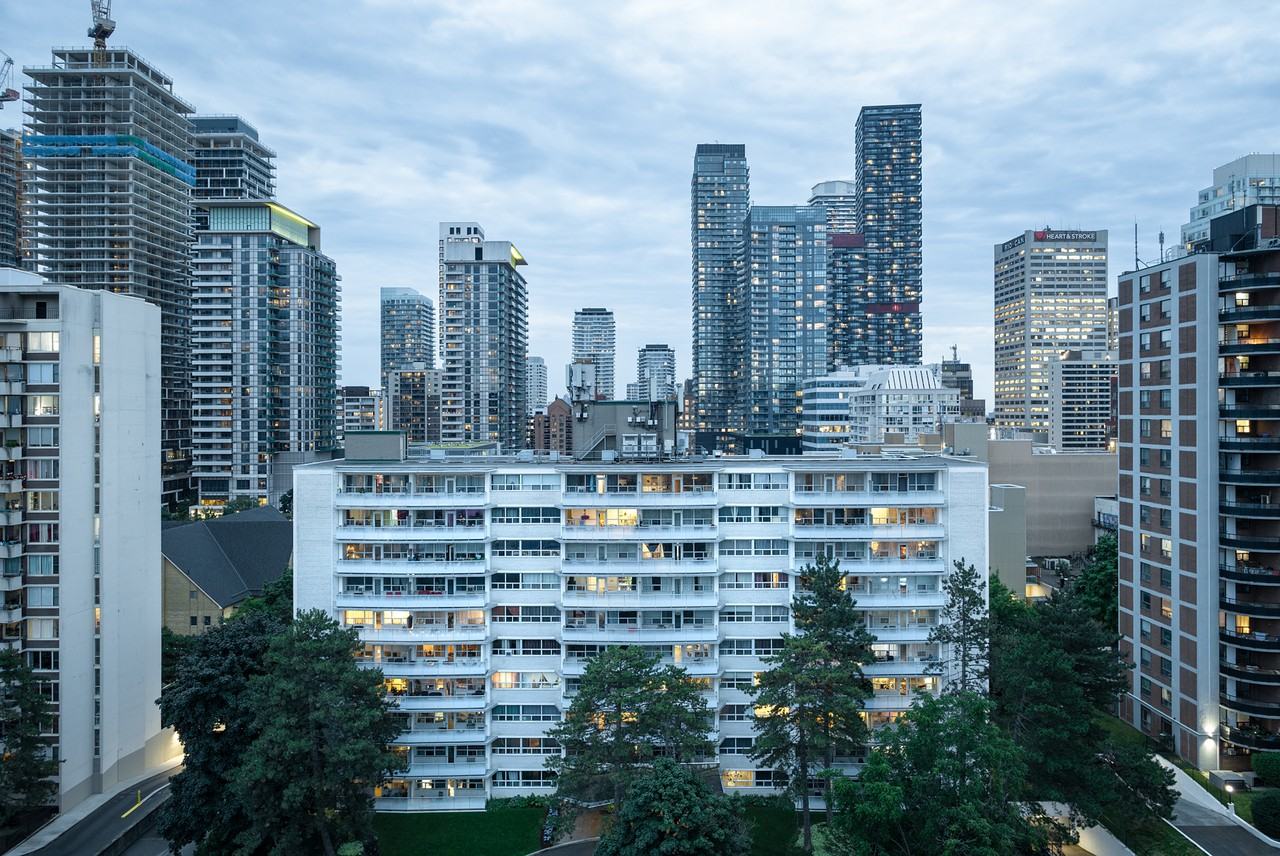 33 Erskine Avenue - Photo 4 of 50