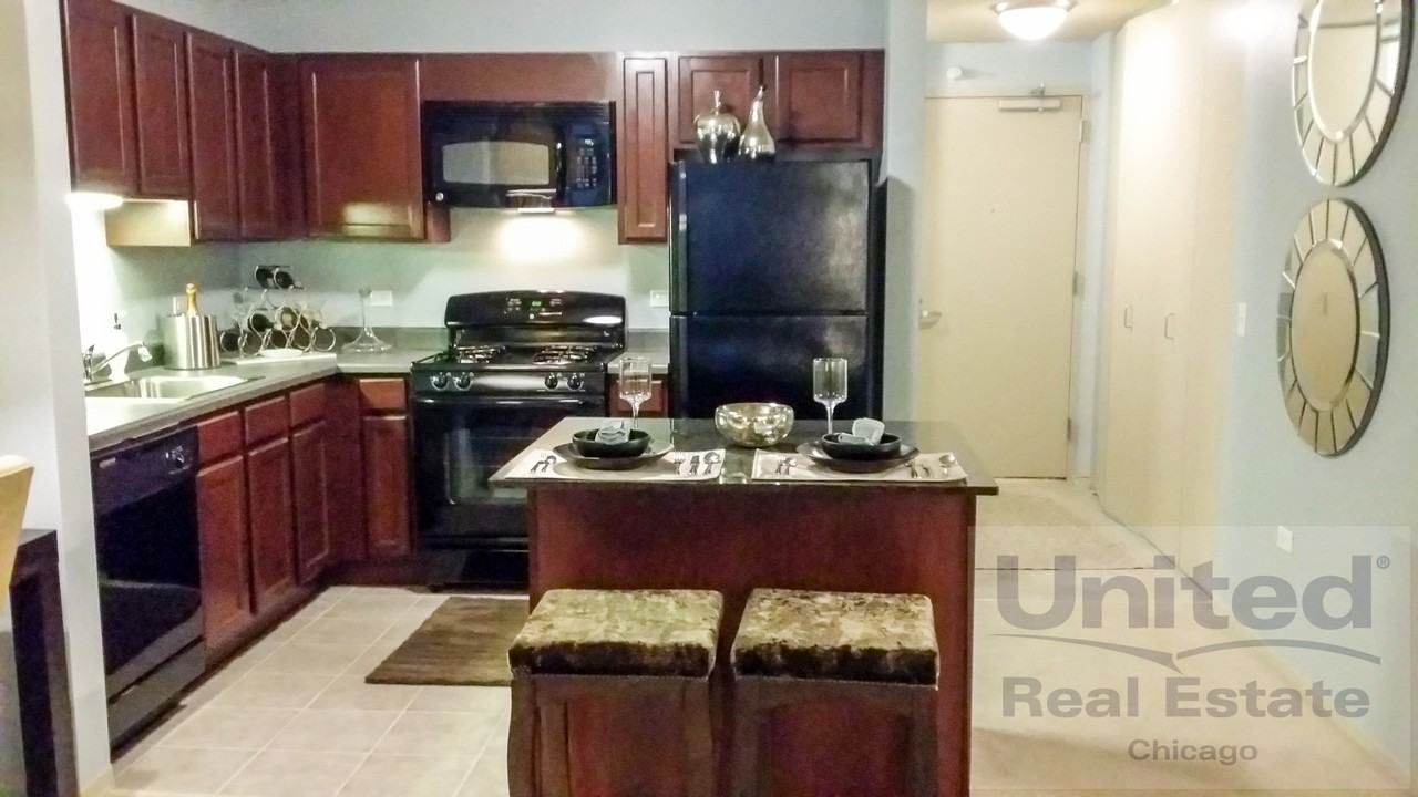 East South Water St & N Field Blvd #806