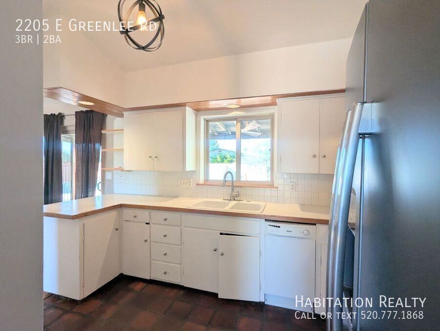 2205 E Greenlee Rd - Photo 2 of 24