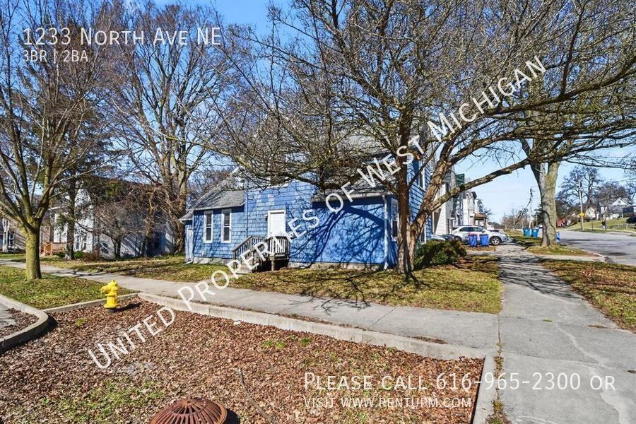 1233 North Ave Ne - Photo 2 of 21