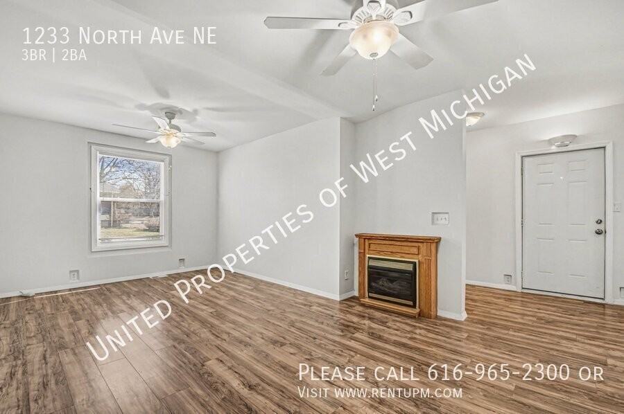 1233 North Ave Ne - Photo 5 of 21