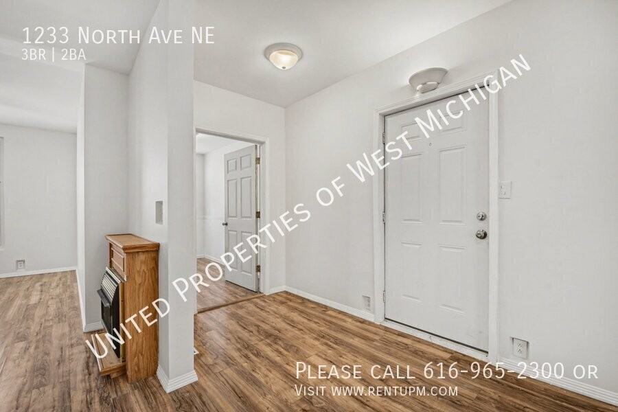 1233 North Ave Ne - Photo 6 of 21