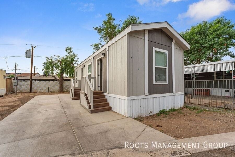 6231 N 59th Ave #9 - Photo 2 of 19