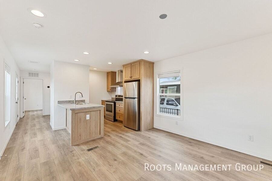 6231 N 59th Ave #9 - Photo 3 of 19