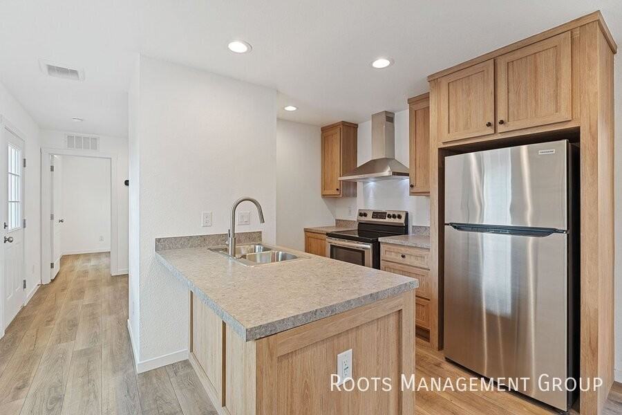 6231 N 59th Ave #9 - Photo 4 of 19