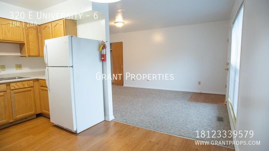 320 E University St #6 - Photo 5 of 12
