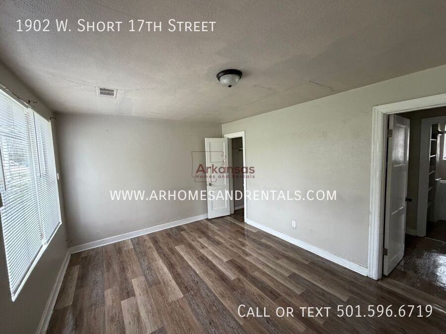 1902 W Short 17th St - Photo 3 of 24