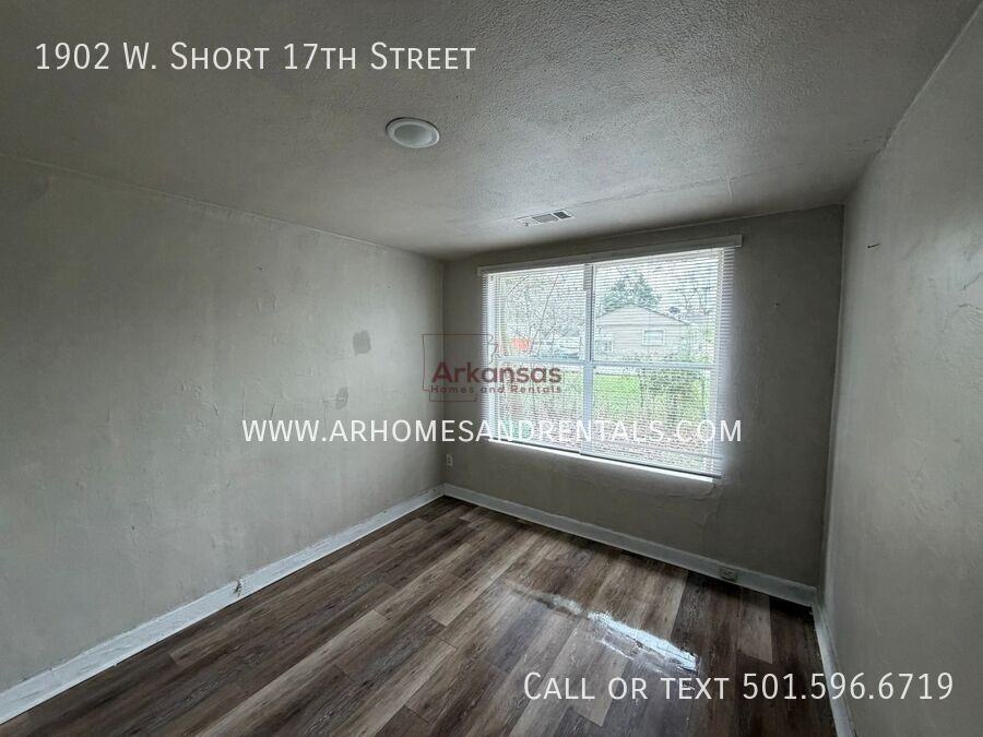 1902 W Short 17th St - Photo 4 of 24