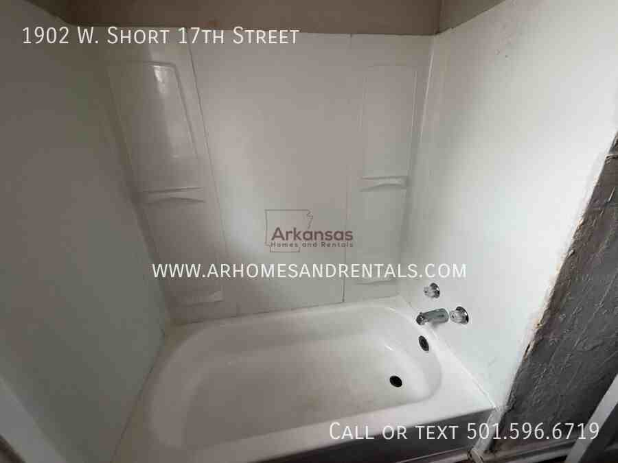 1902 W Short 17th St - Photo 7 of 24