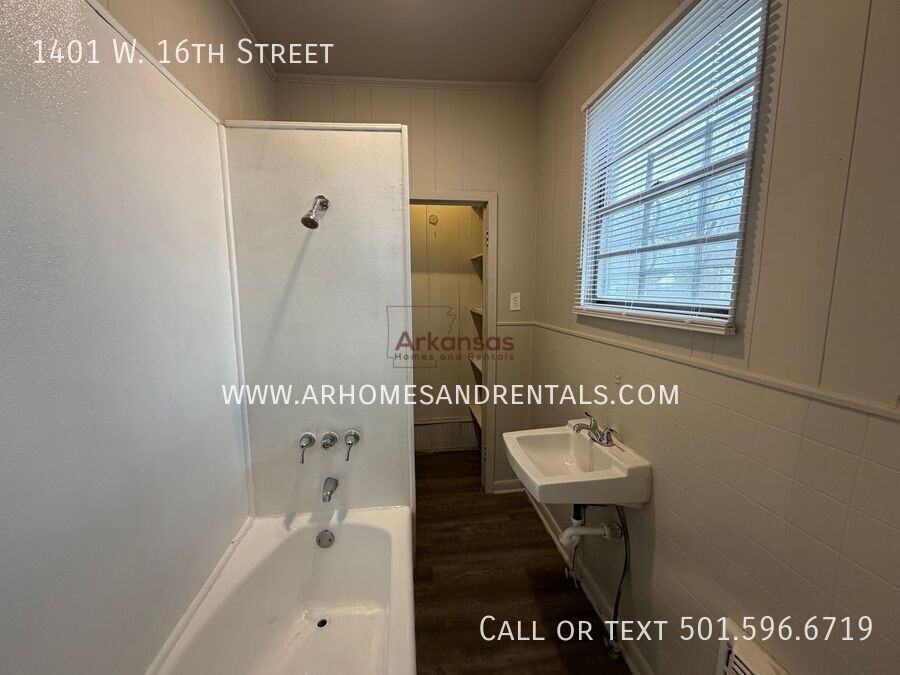 1401 W 16th St - Photo 5 of 9