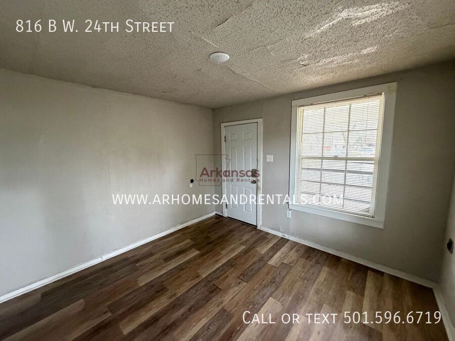 816 W 24th St Apt B - Photo 2 of 10