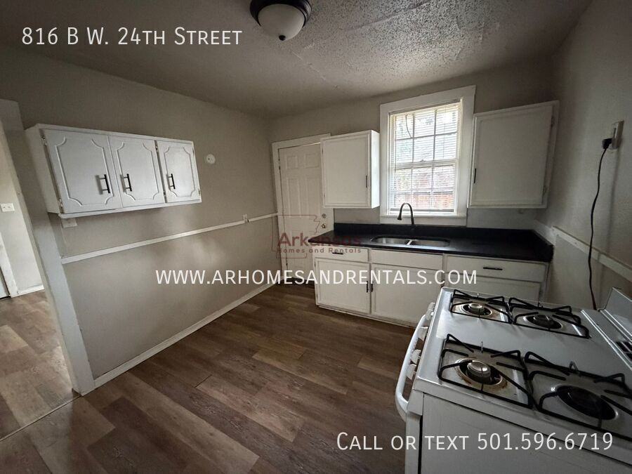 816 W 24th St Apt B - Photo 4 of 10