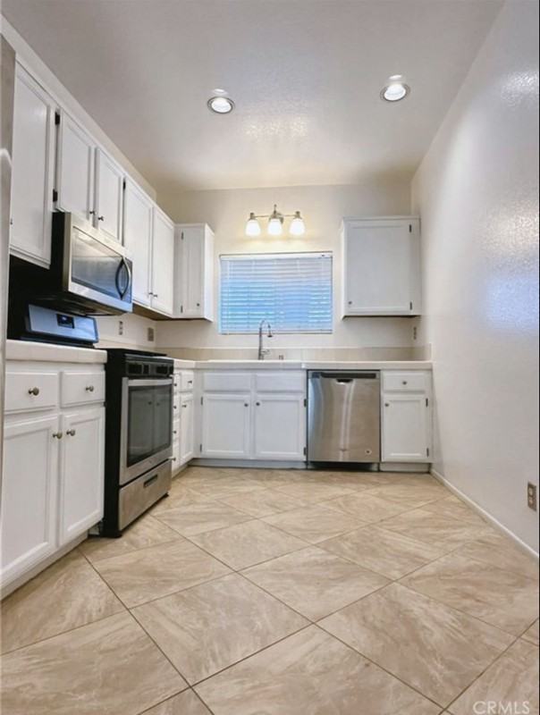 3640 S Bear St #F - Photo 5 of 19