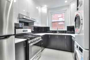 4855 Chemin Queen Mary - Photo 1 of 1