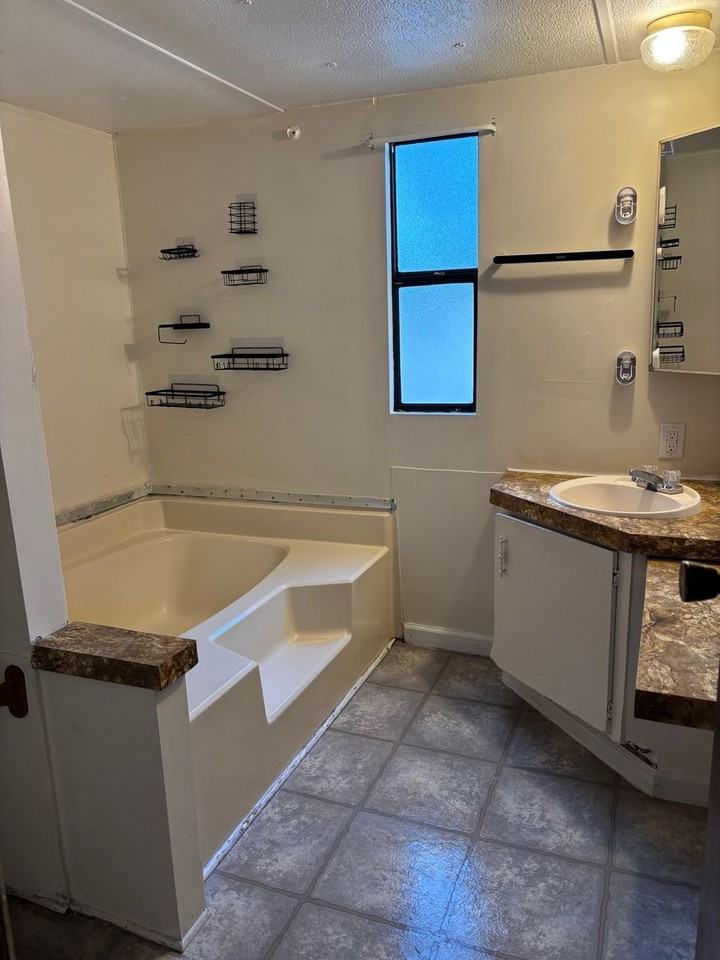 Arnall Drive, 524 - Photo 5 of 21