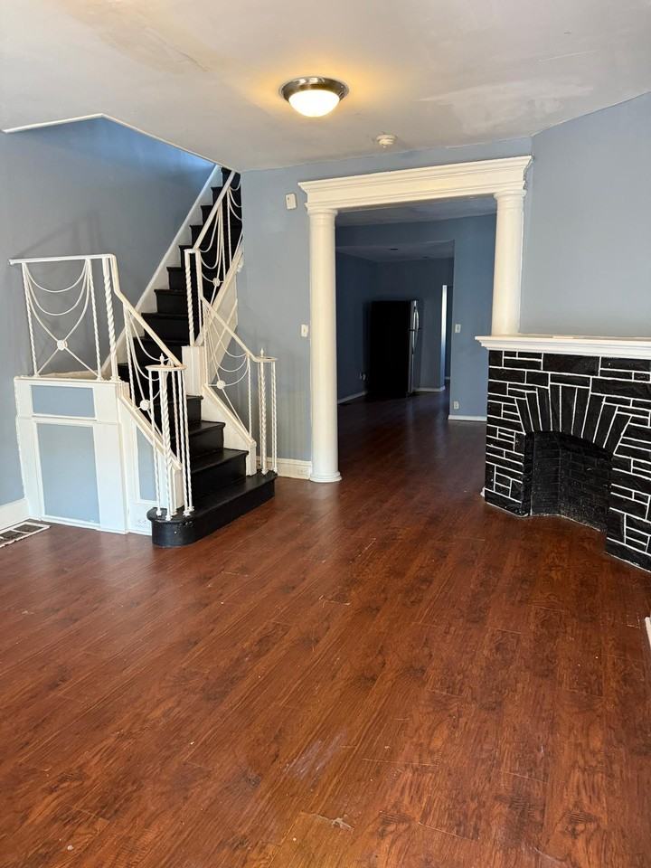 6147 Sansom St - Photo 2 of 8