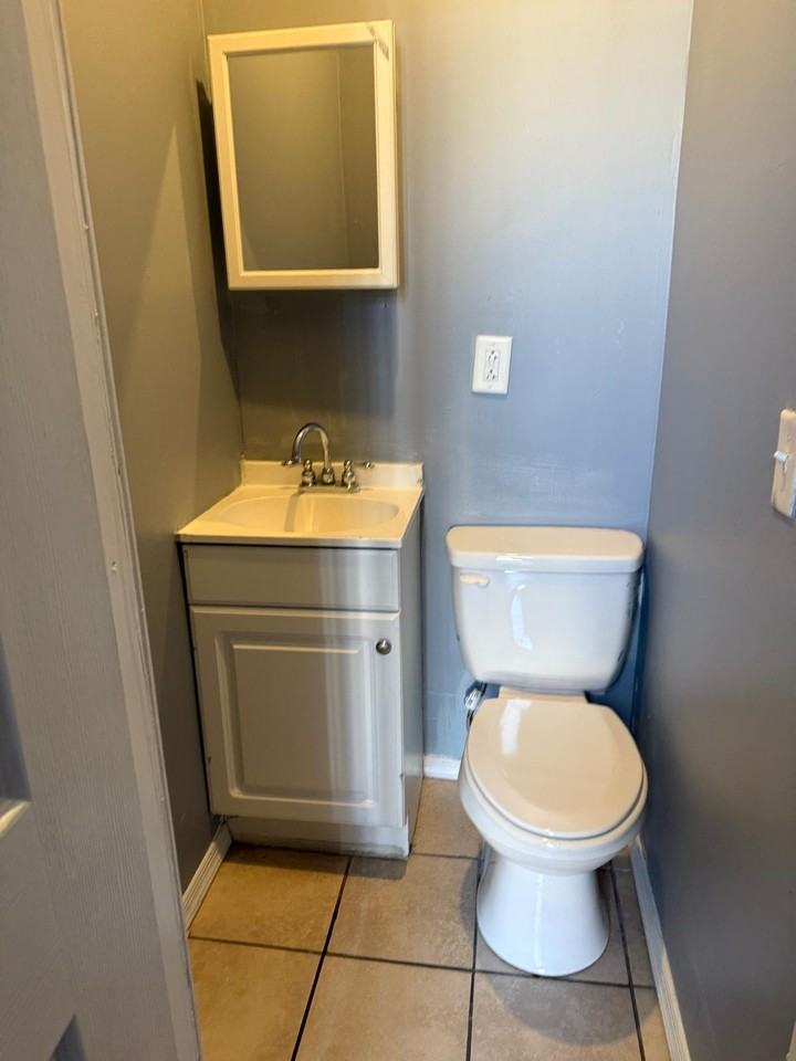 6147 Sansom St - Photo 4 of 8