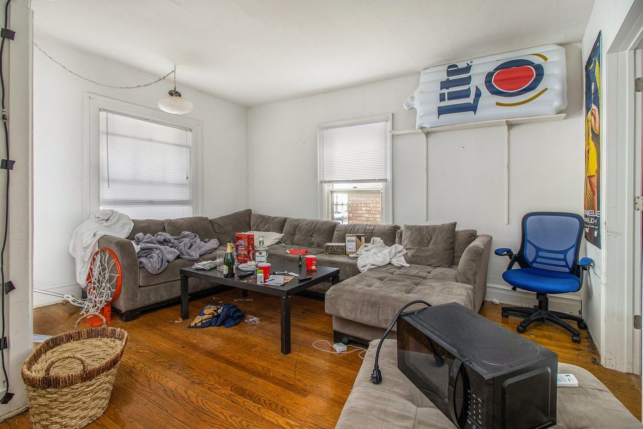 927 S Division St - Photo 2 of 21