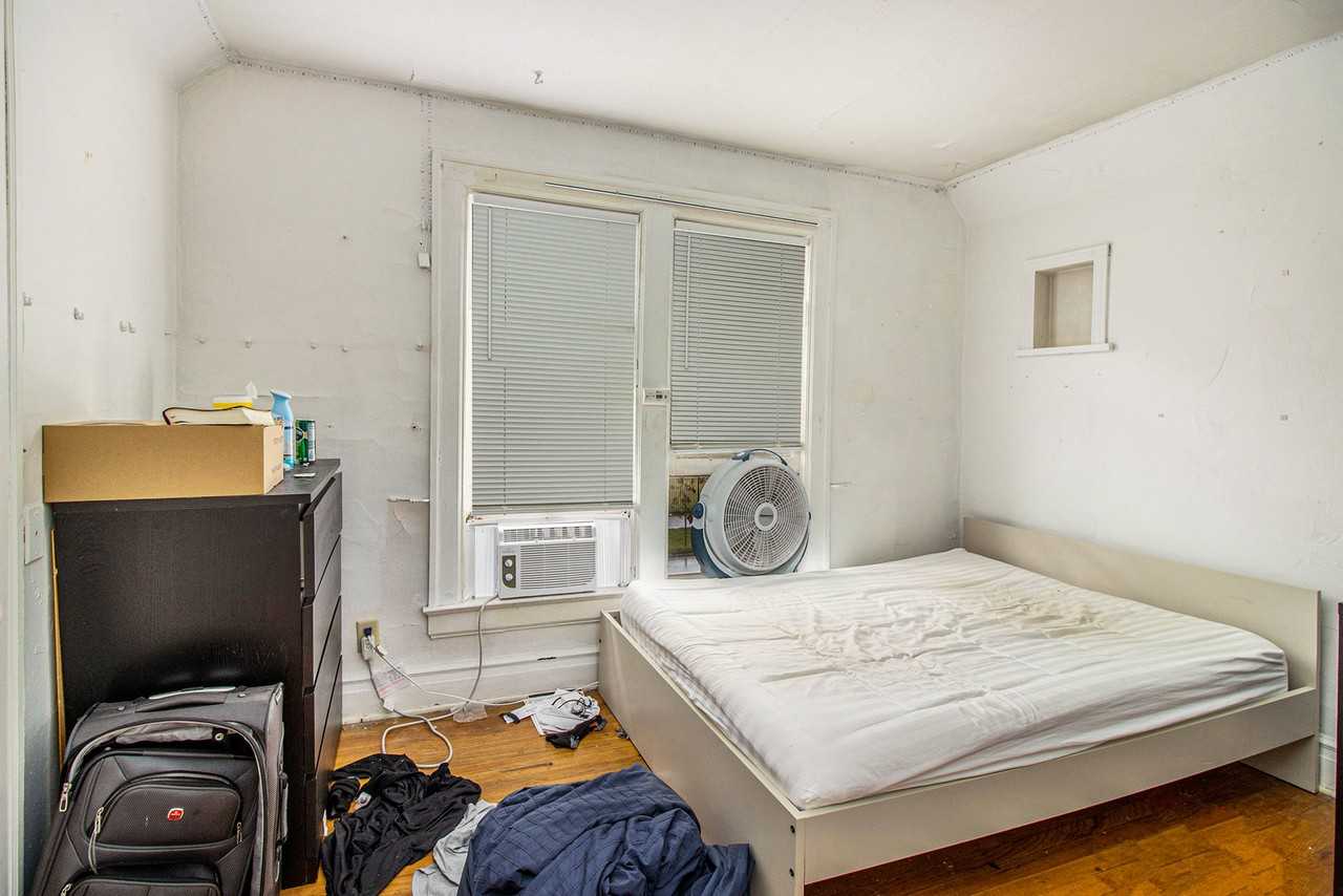 927 S Division St - Photo 6 of 21