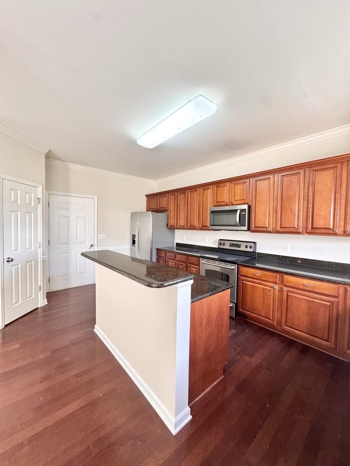 5601 Buckhaven Ct - Photo 7 of 17