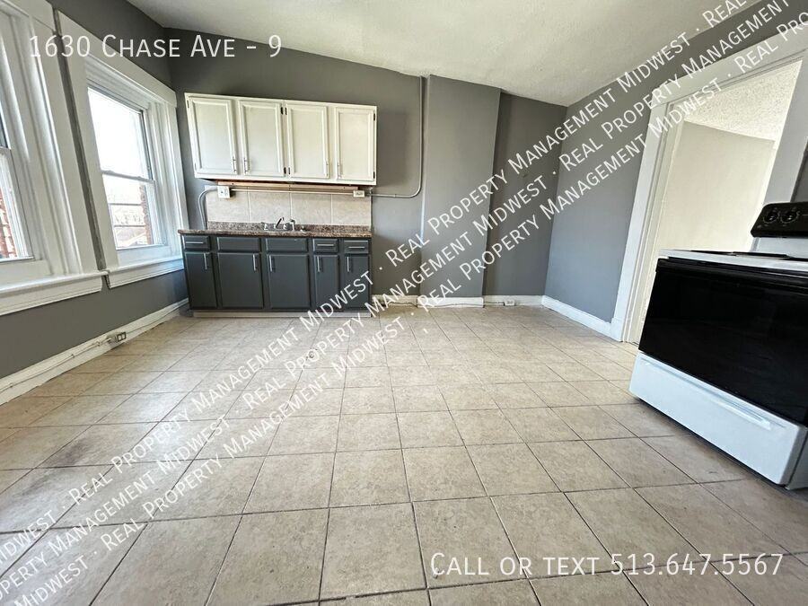 1630 Chase Ave #9 - Photo 3 of 11