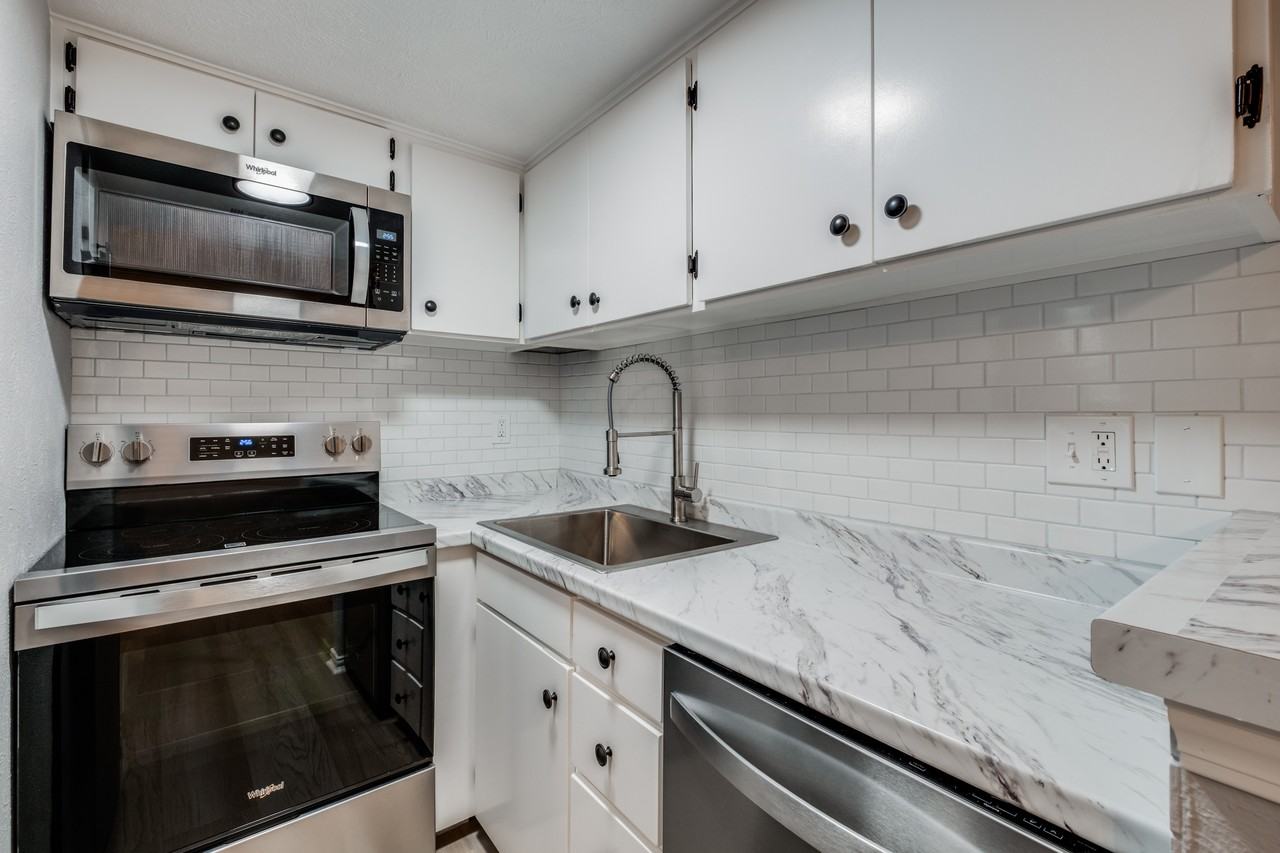 4427 Holland Ave #202 - Photo 6 of 10