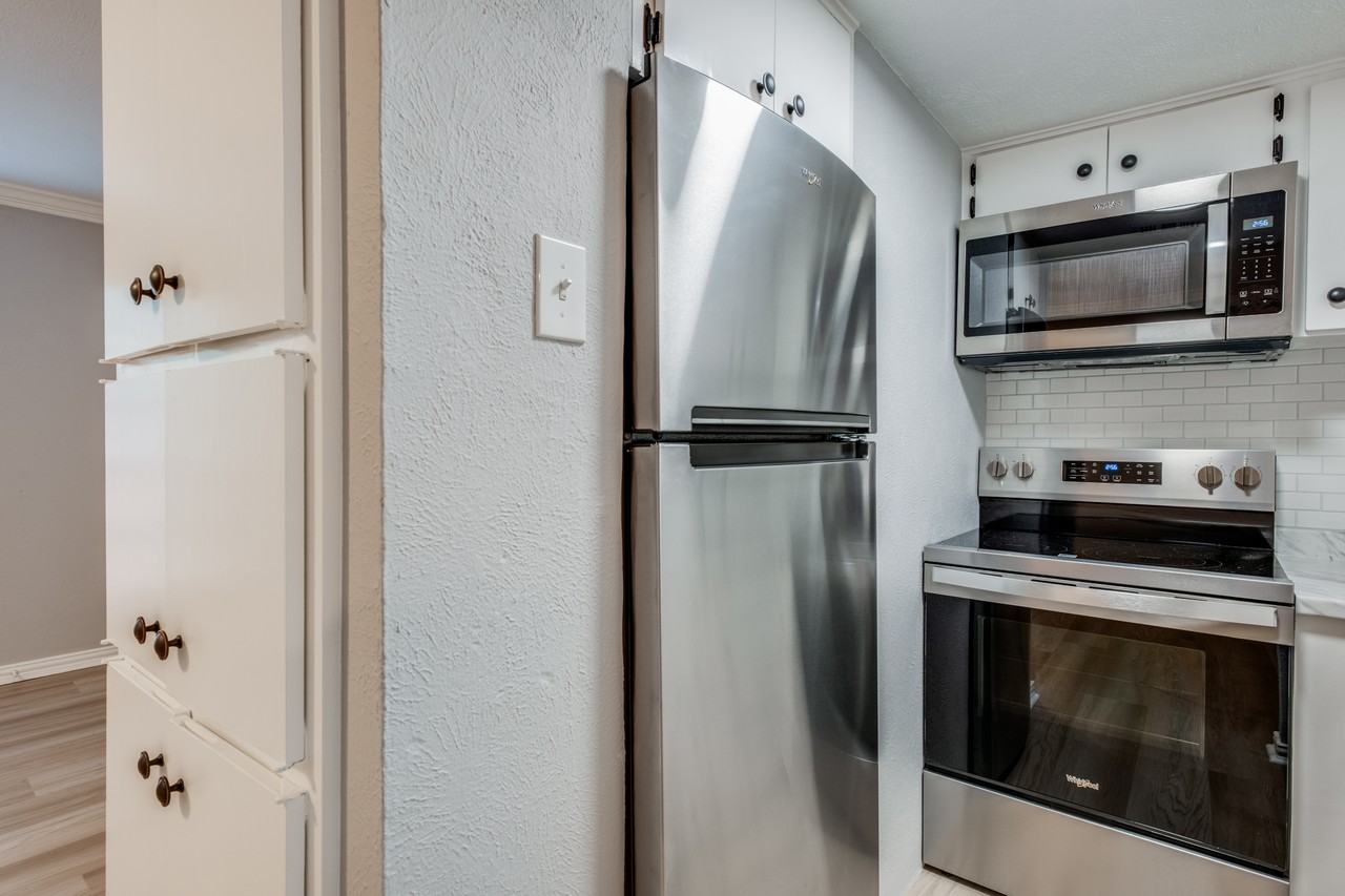 4427 Holland Ave #202 - Photo 7 of 10