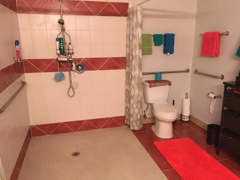 1021 S Lucas Way - Photo 3 of 3