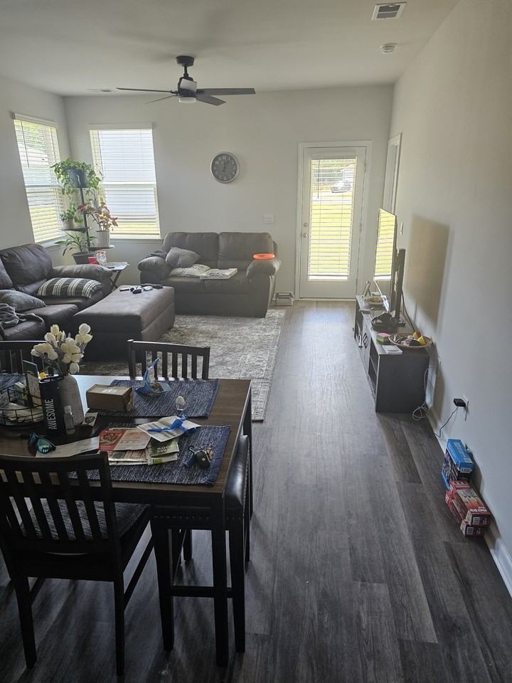 402 Toledo St - Photo 4 of 12