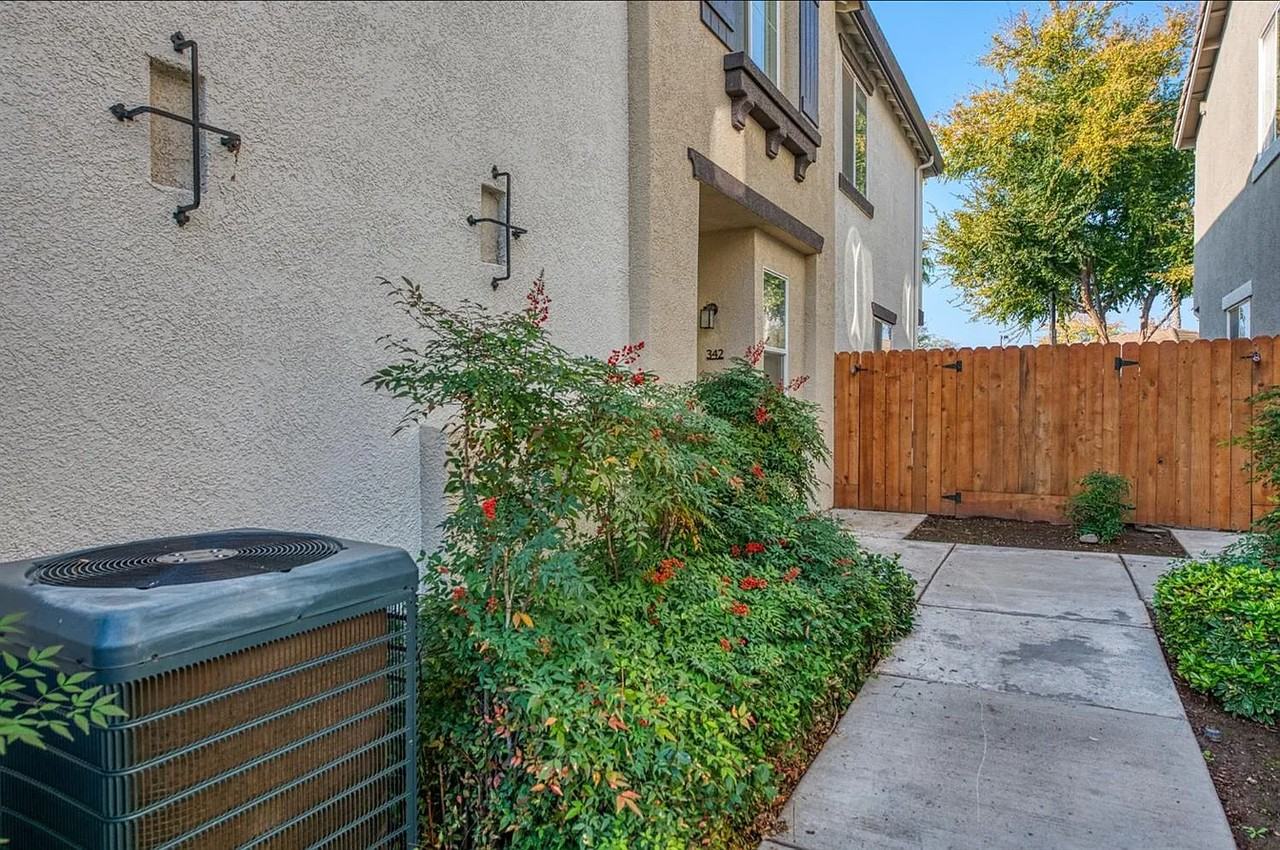 342 N Greco Ln - Photo 2 of 28