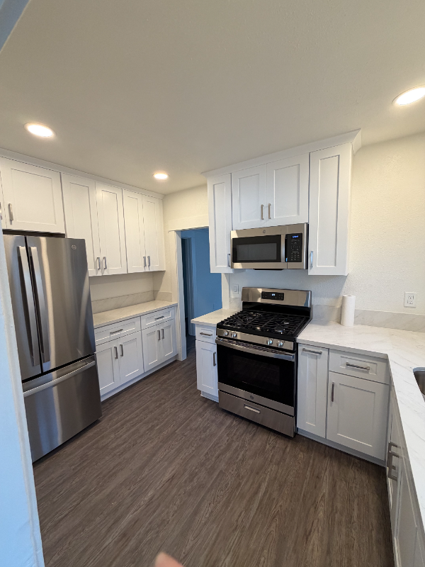 541 W Commonwealth Ave - Photo 3 of 12