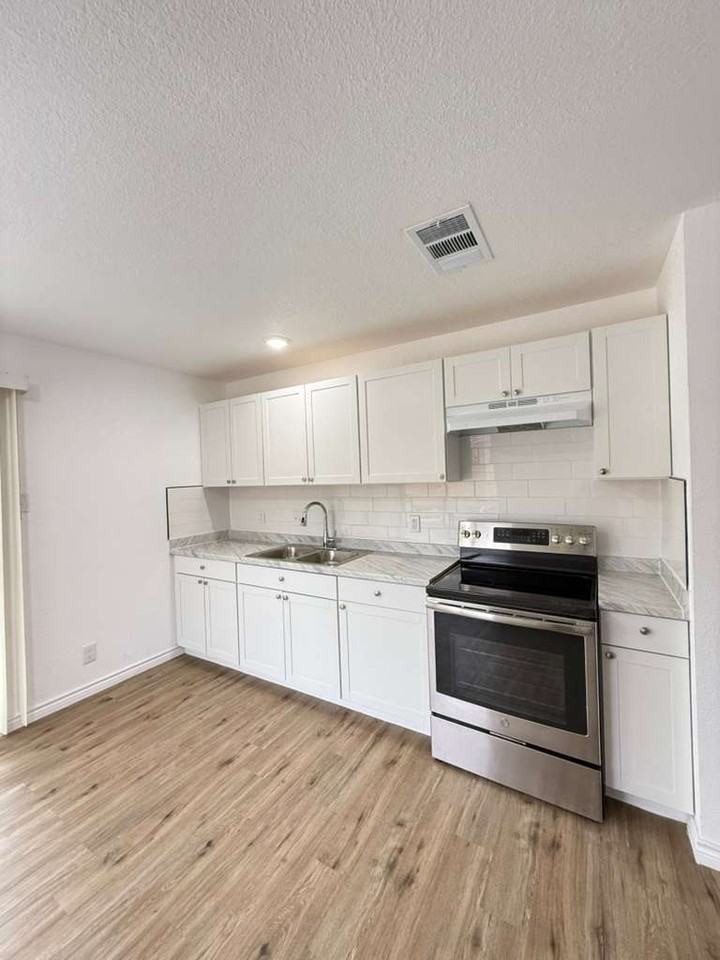 8618 Sweet Maiden St - Photo 3 of 16