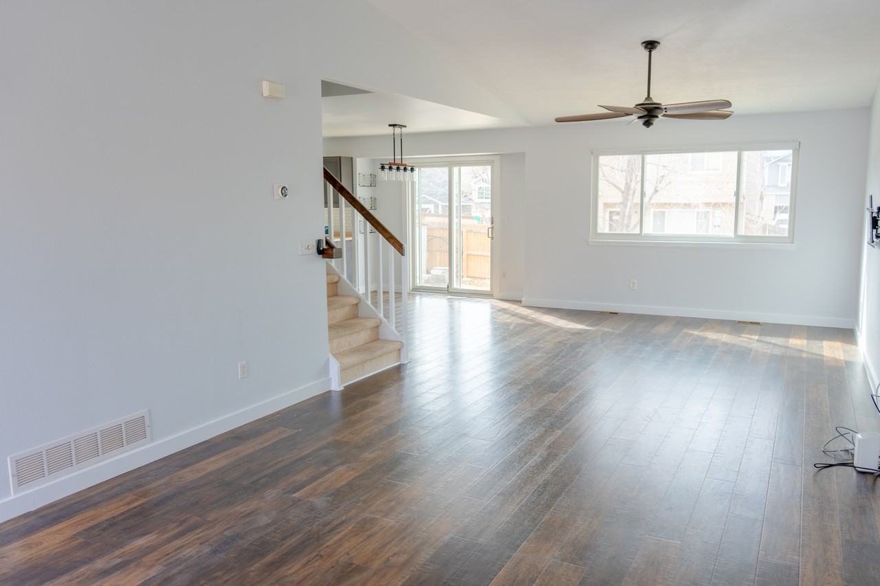 307 Benton St - Photo 2 of 29