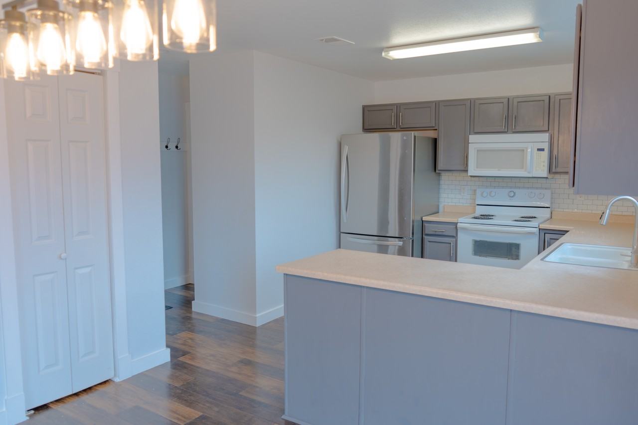 307 Benton St - Photo 6 of 29