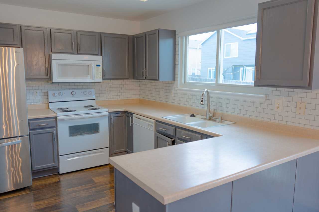 307 Benton St - Photo 7 of 29