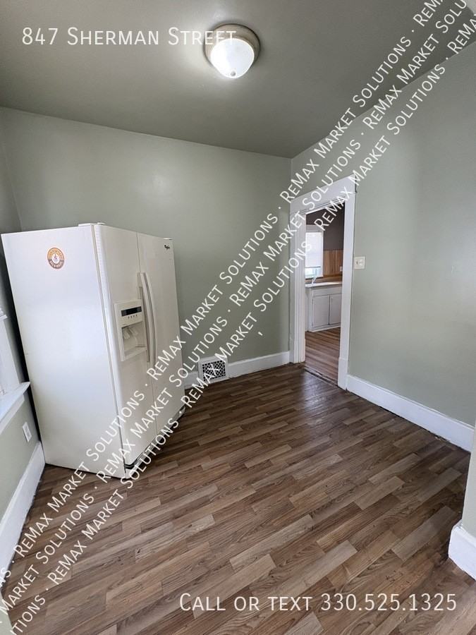 847 Sherman St - Photo 4 of 17