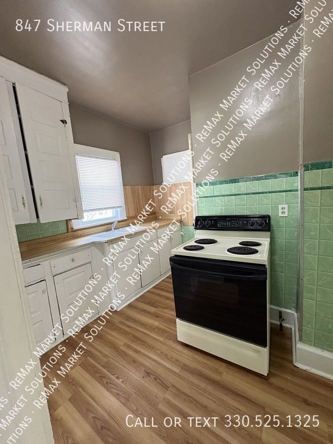 847 Sherman St - Photo 5 of 17