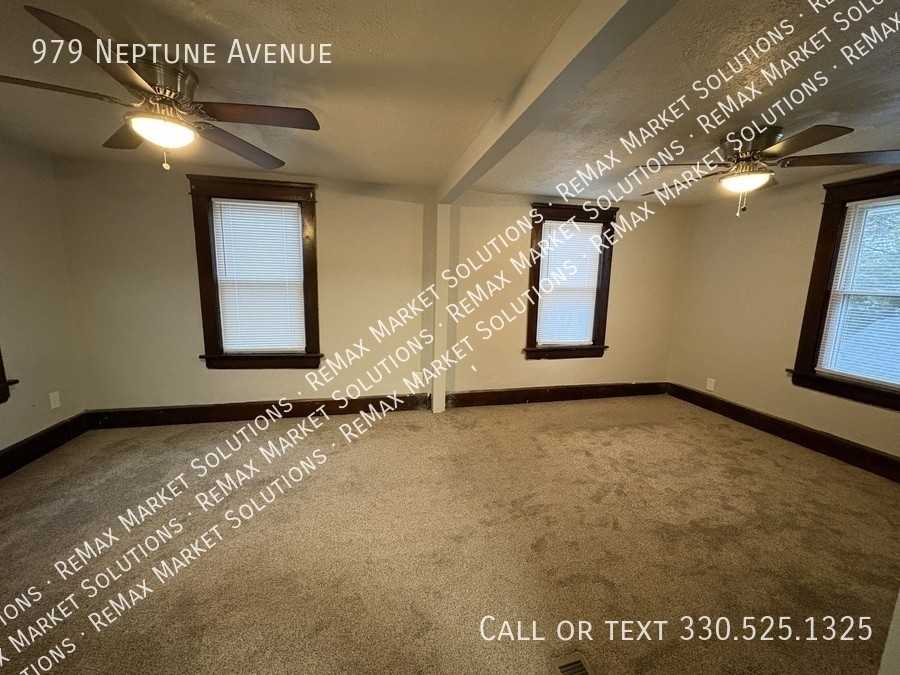 979 Neptune Ave - Photo 3 of 23