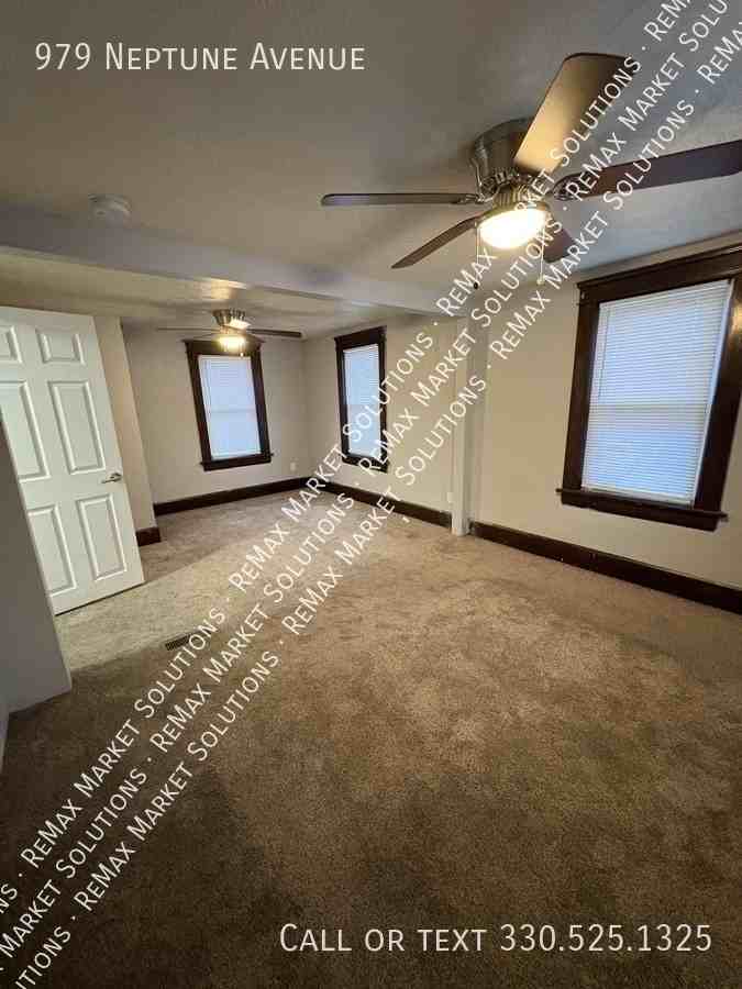 979 Neptune Ave - Photo 7 of 23
