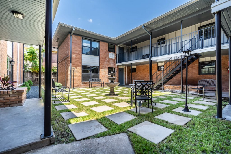 1602 Bonnie Brae St #5 - Photo 5 of 11