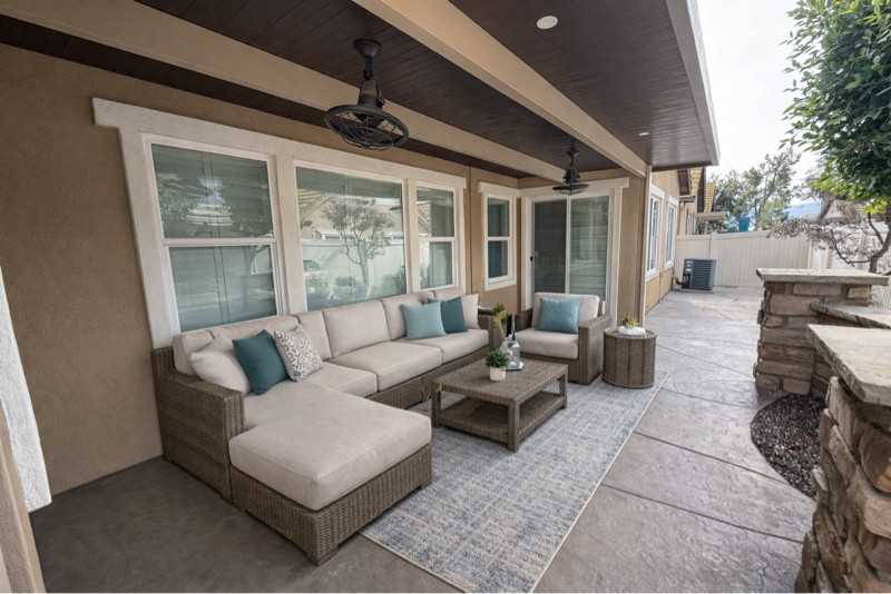 16080 Begonia Ave - Photo 3 of 11