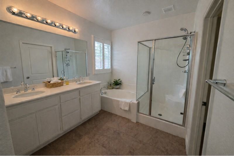 16080 Begonia Ave - Photo 4 of 11