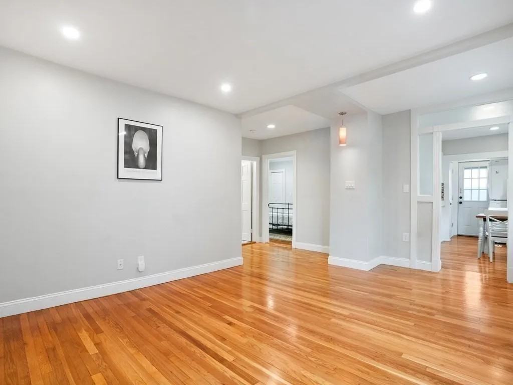 118 Broadway - Photo 4 of 9