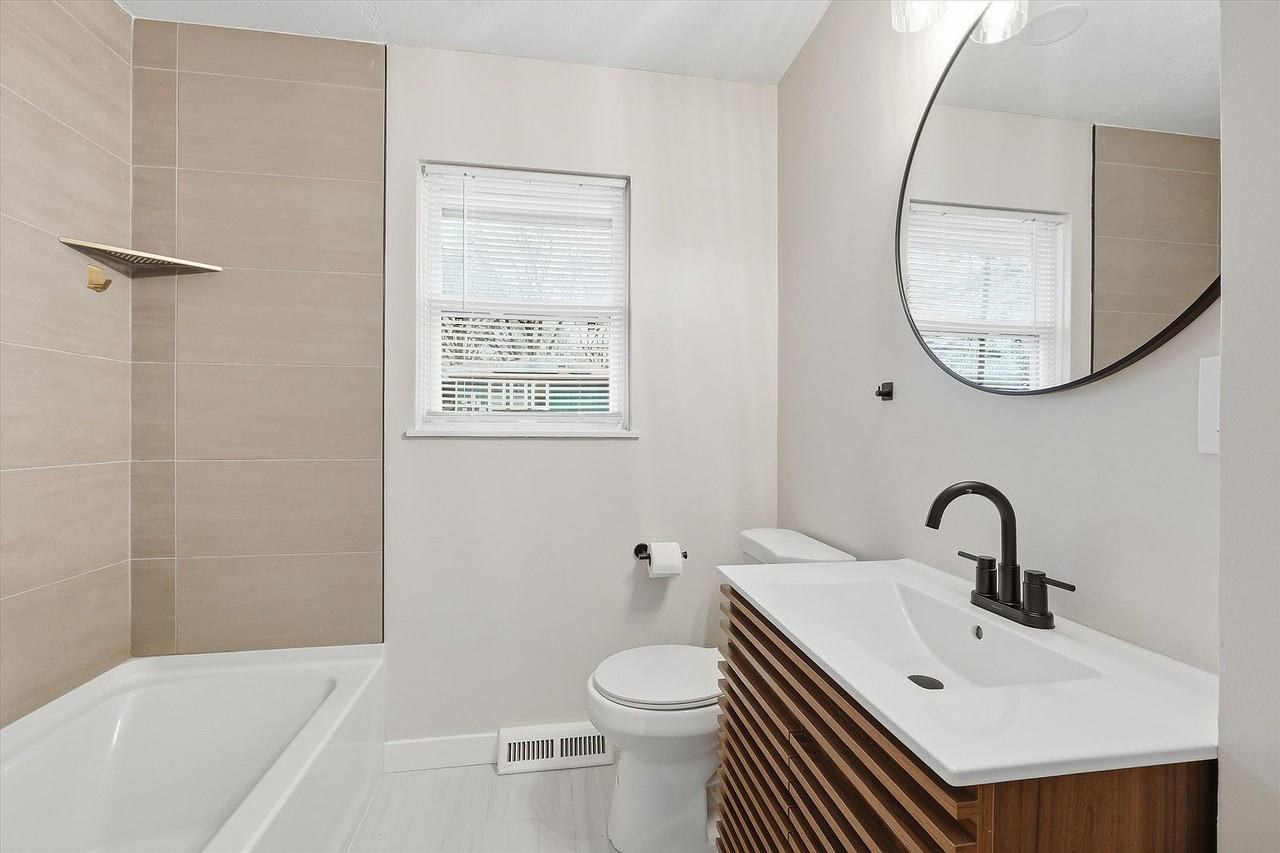 4517 E 112th St - Photo 3 of 9