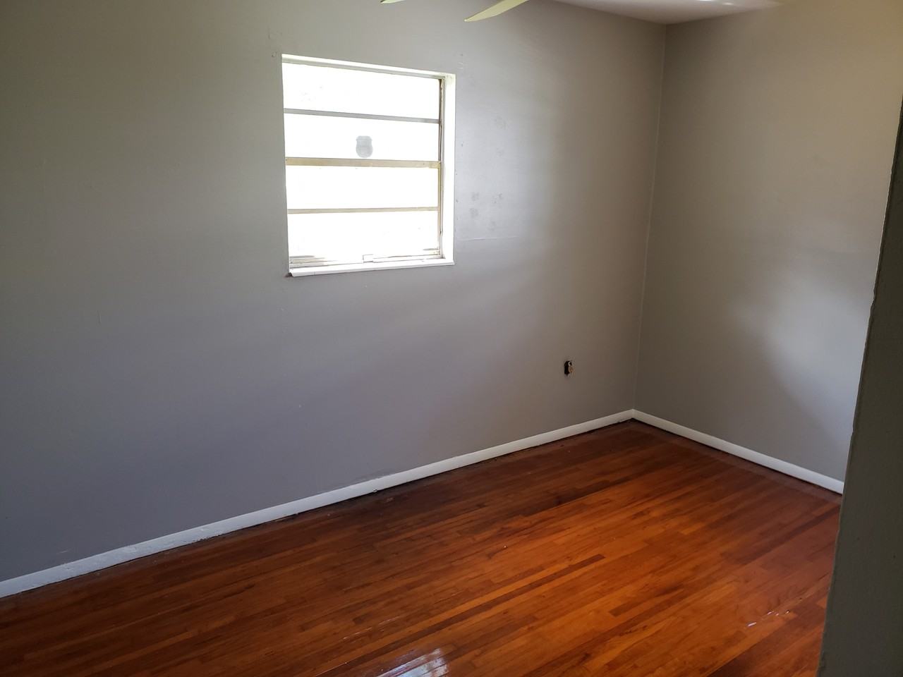 508 Mohawk Ave - Photo 3 of 7