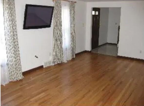 430 Broughton Rd - Photo 2 of 11