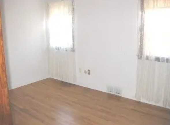 430 Broughton Rd - Photo 5 of 11